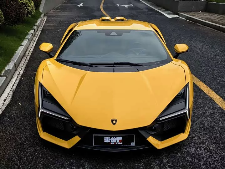Lamborghini Revuelto