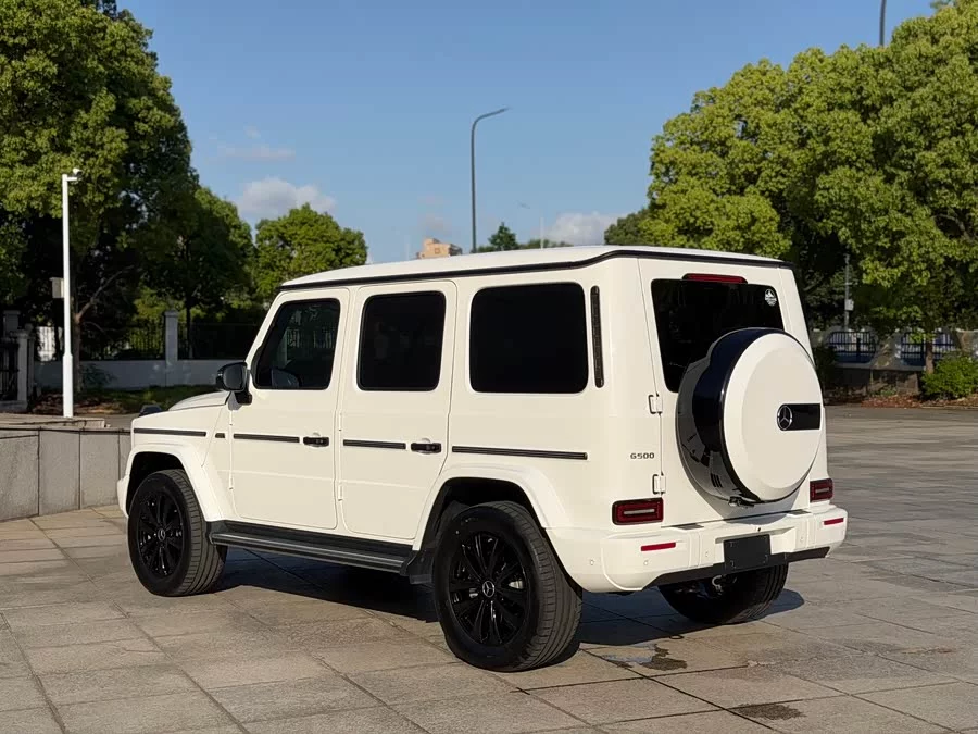 Mercedes Benz G-rated