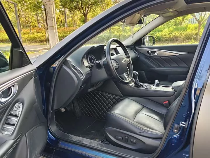 Infiniti Q50L