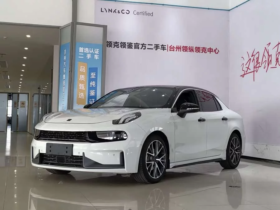 Lynk & Co 03