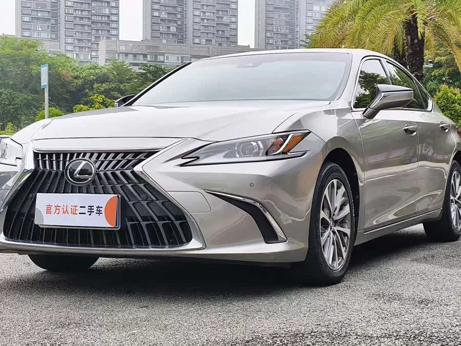 Lexus ES