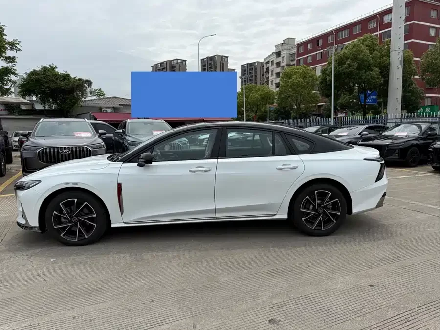 Hongqi H6