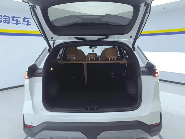 Geely Galaxy L7