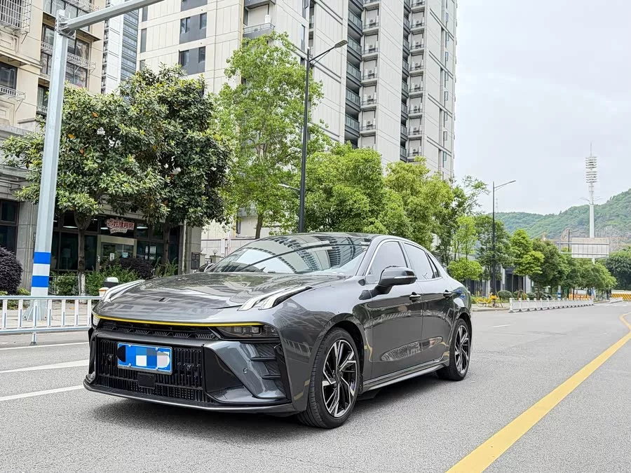 Lynk & Co 03