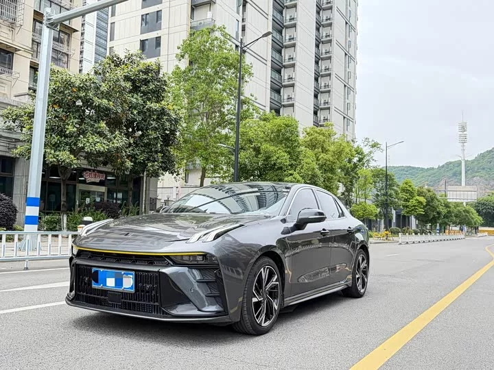 Lynk & Co 03
