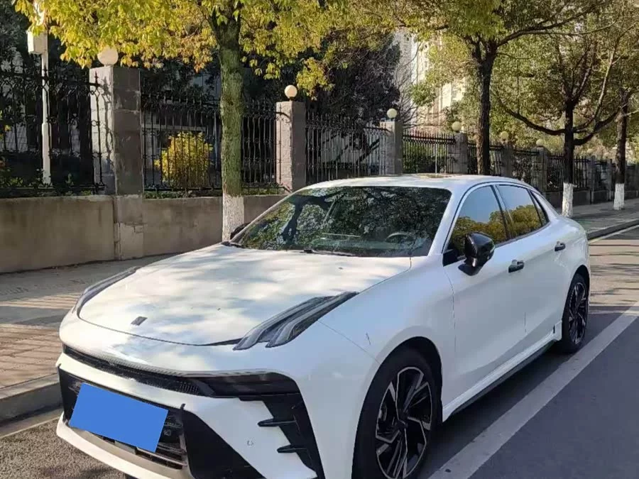 Lynk & Co 03