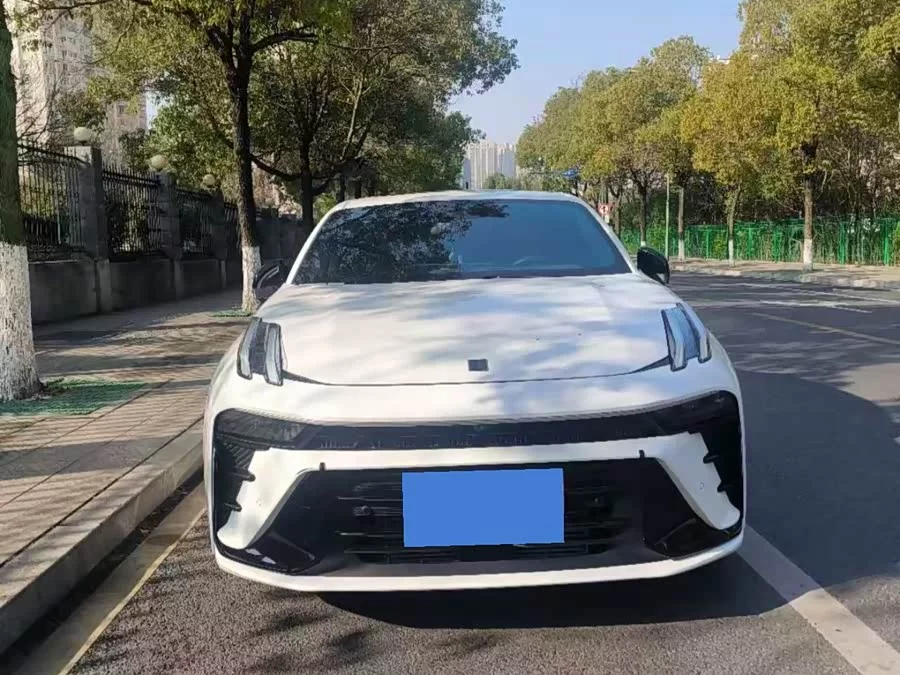 Lynk & Co 03