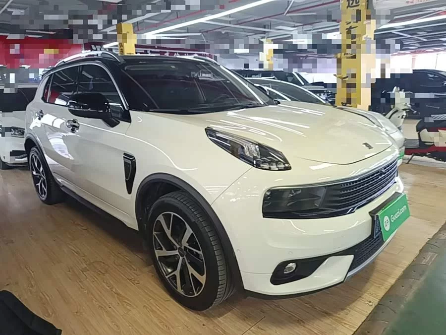 Lynk & Co 01
