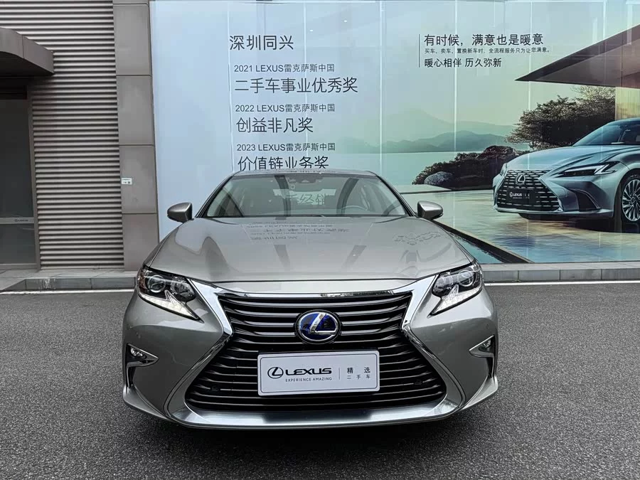 Lexus ES