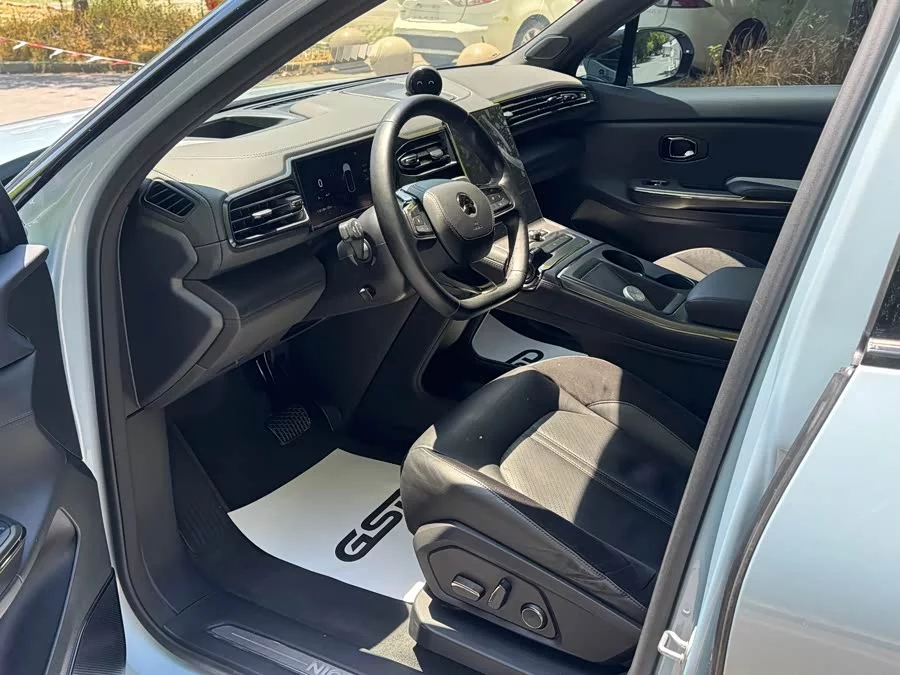 NIO ES6