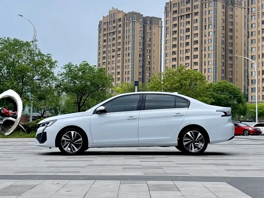 Peugeot 408