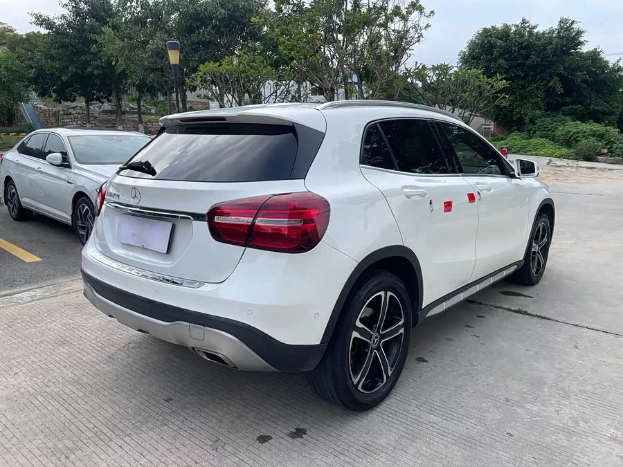 Mercedes Benz GLA