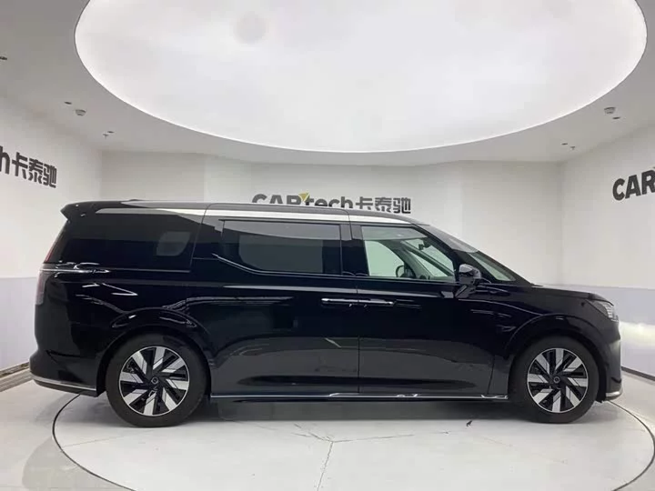 Volvo EM90