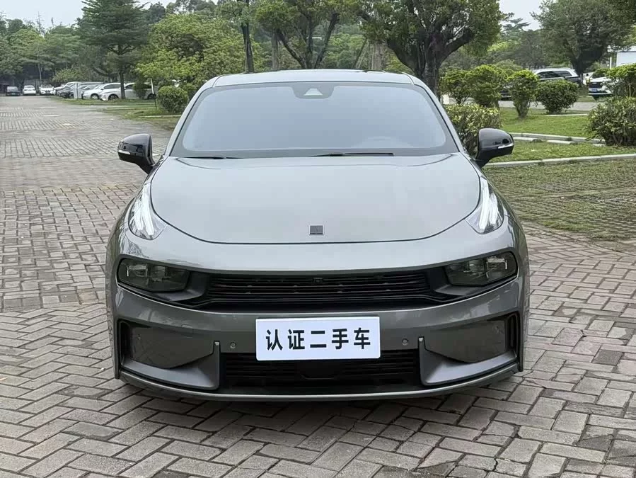 Lynk & Co 03