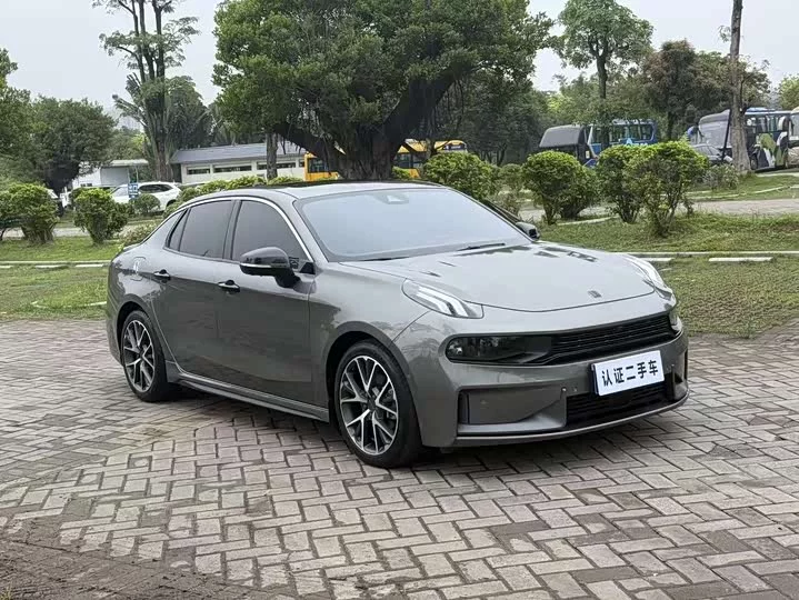 Lynk & Co 03