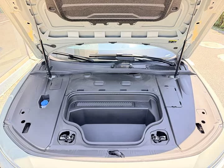 Audi A6L e-tron