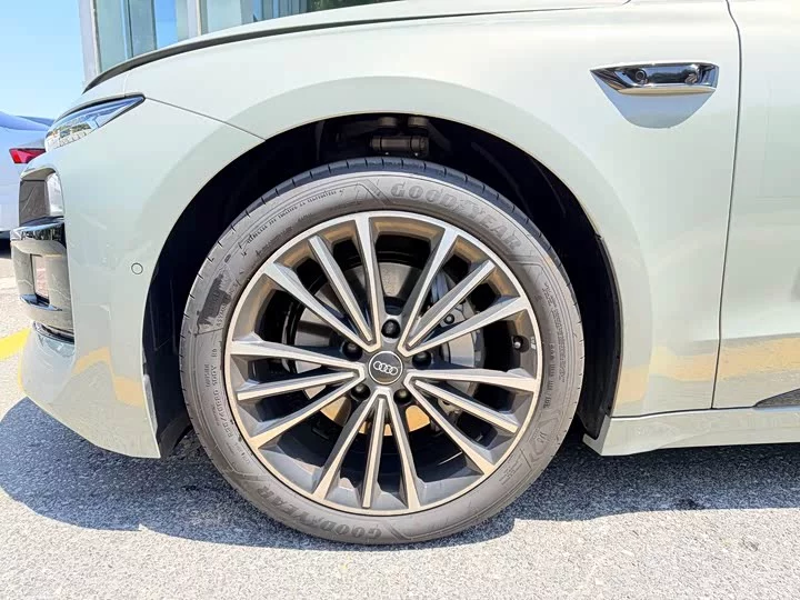 Audi A6L e-tron
