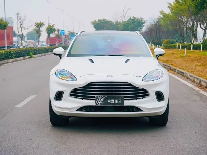 Aston Martin DBX