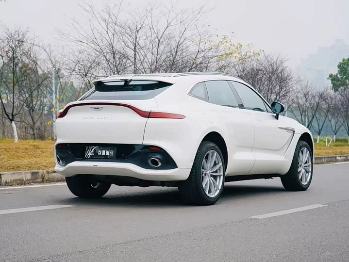 Aston Martin DBX
