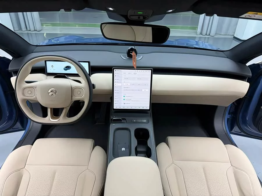 NIO ET5
