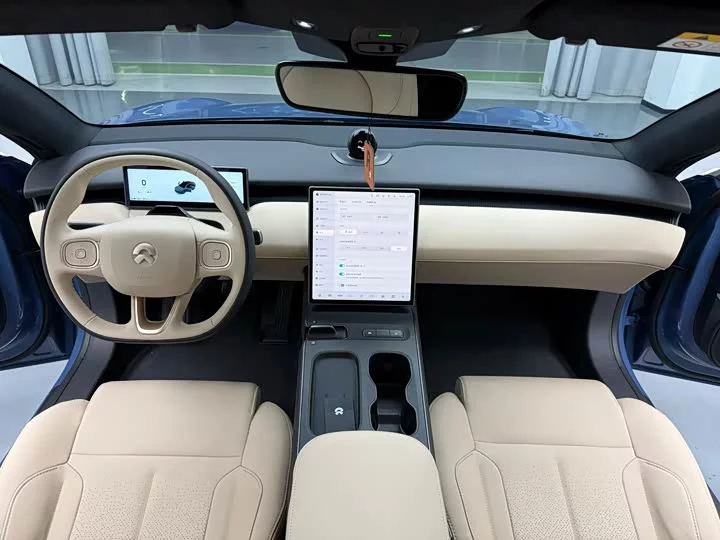 NIO ET5