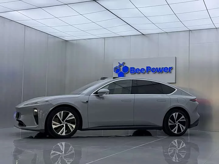 NIO ET5