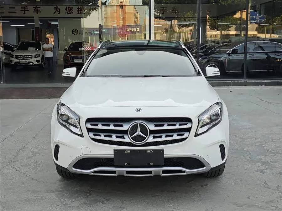 Mercedes Benz GLA