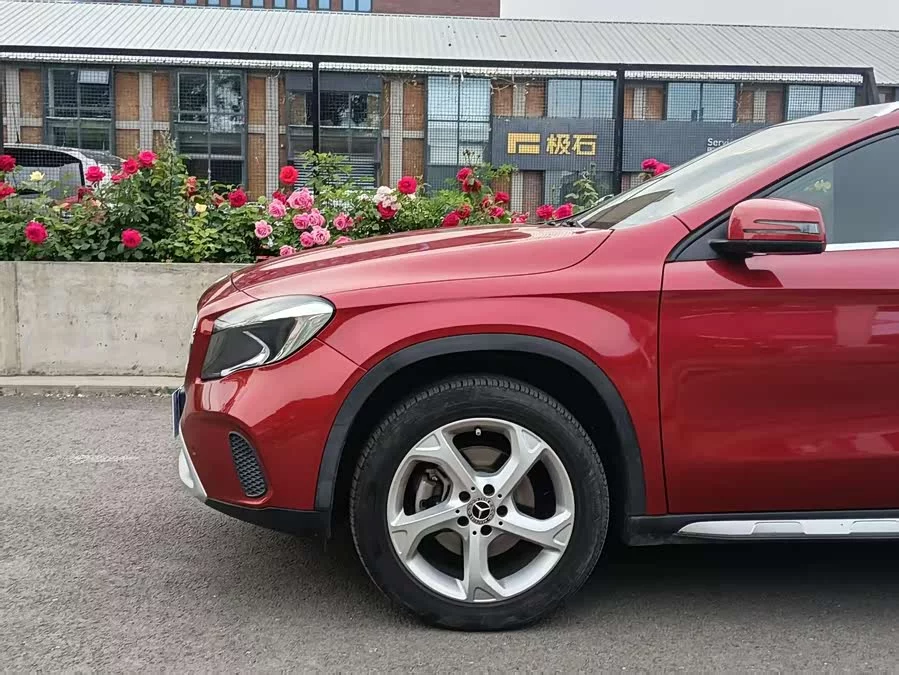 Mercedes Benz GLA