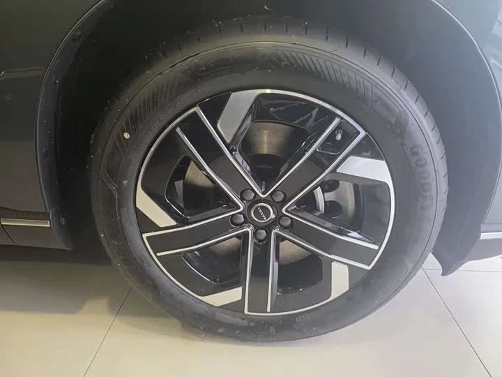 Volvo XC70 plug-in hybrid