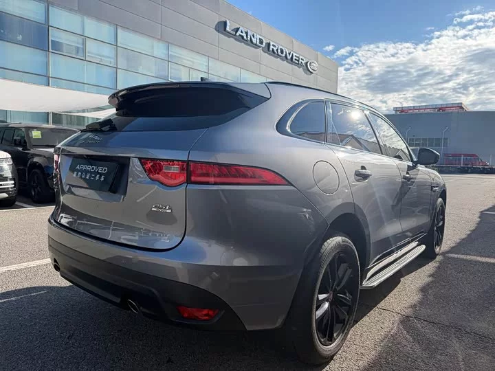 Jaguar F-PACE