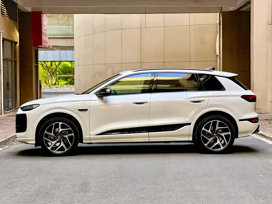 Audi Q6L e-tron