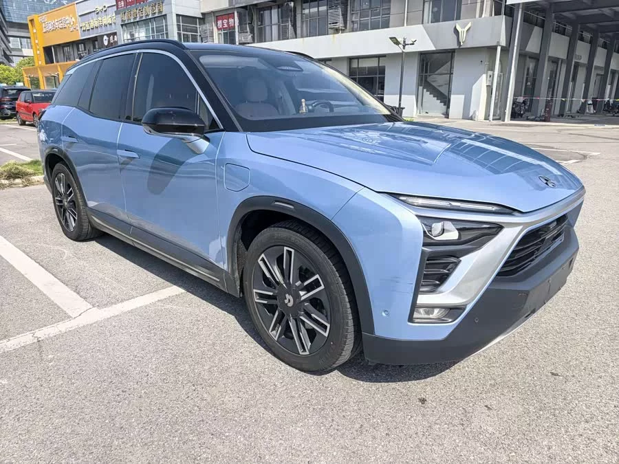NIO ES8