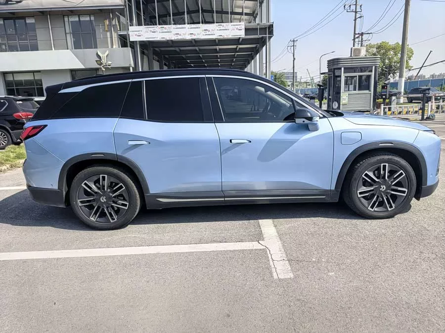 NIO ES8