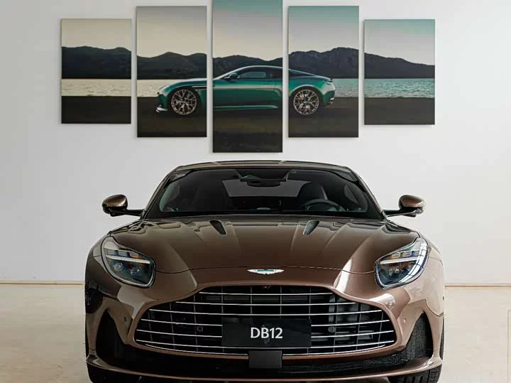 Aston Martin DB12