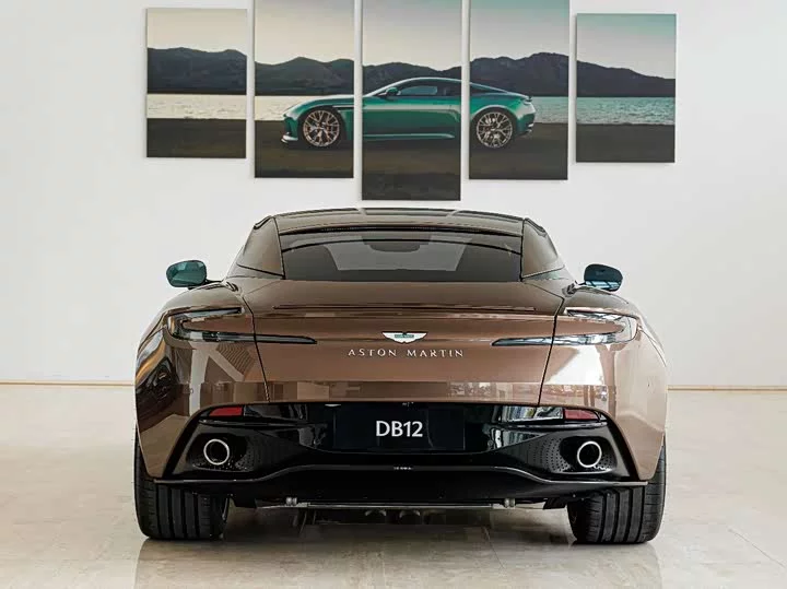 Aston Martin DB12