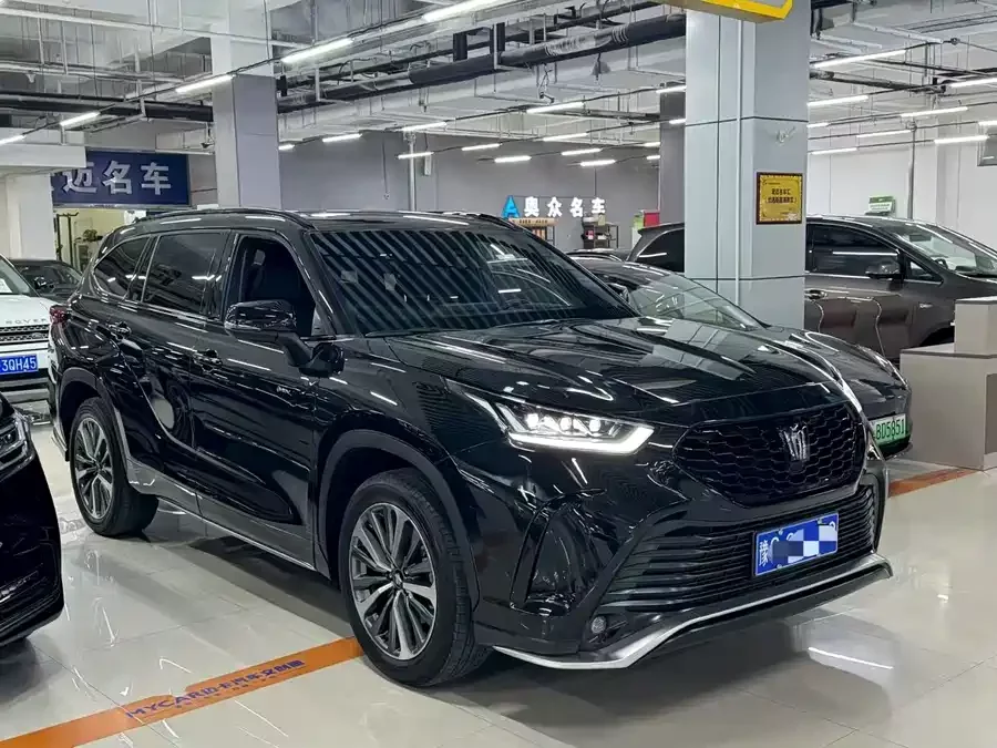 Toyota Crown Land