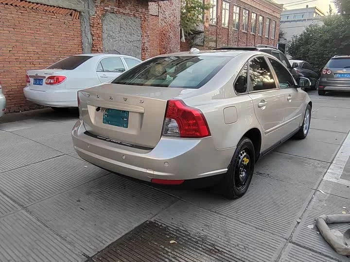 Volvo S40