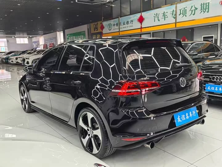 Volkswagen Golf GTI