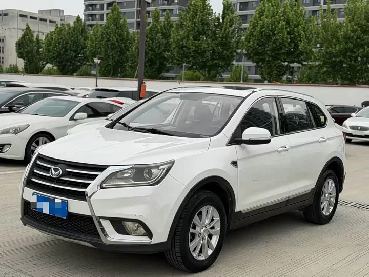 BAIC S6