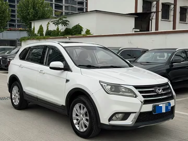 BAIC S6