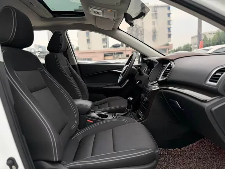 BAIC S6