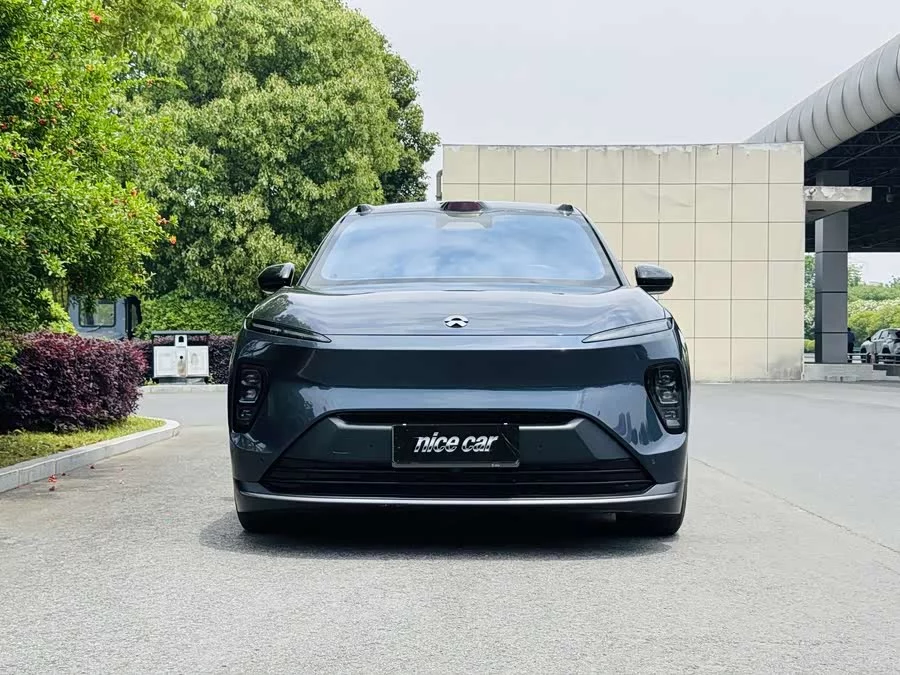 NIO ES8