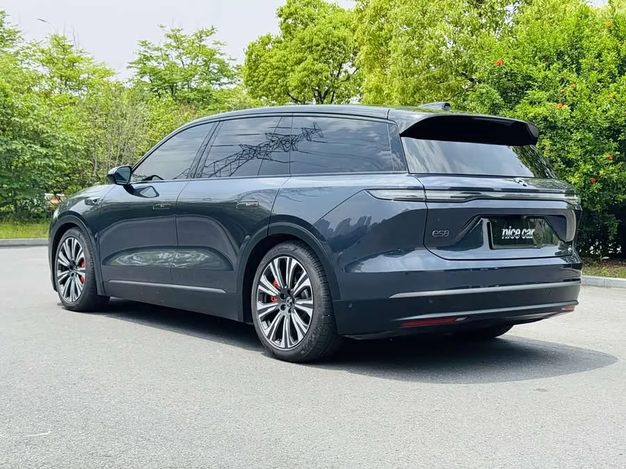 NIO ES8