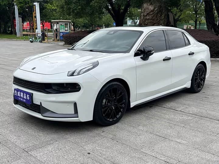 Lynk & Co 03