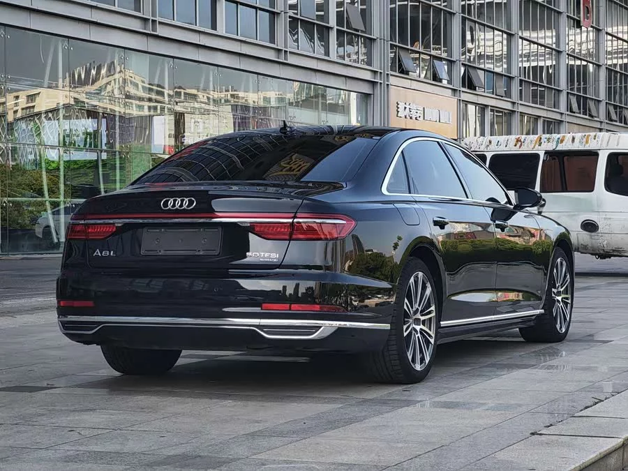 Audi A8