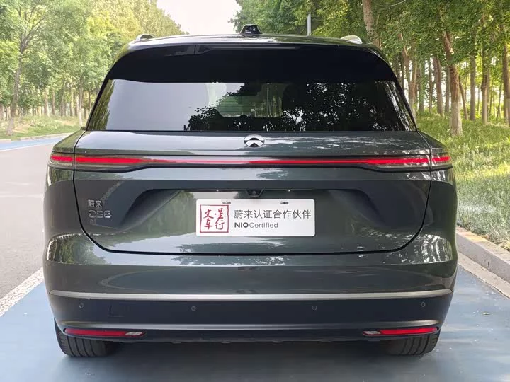 NIO ES8
