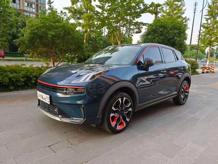 Lynk & Co 06