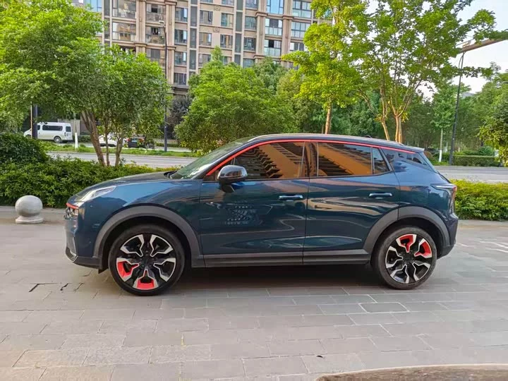 Lynk & Co 06