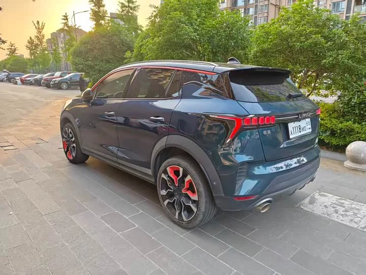 Lynk & Co 06