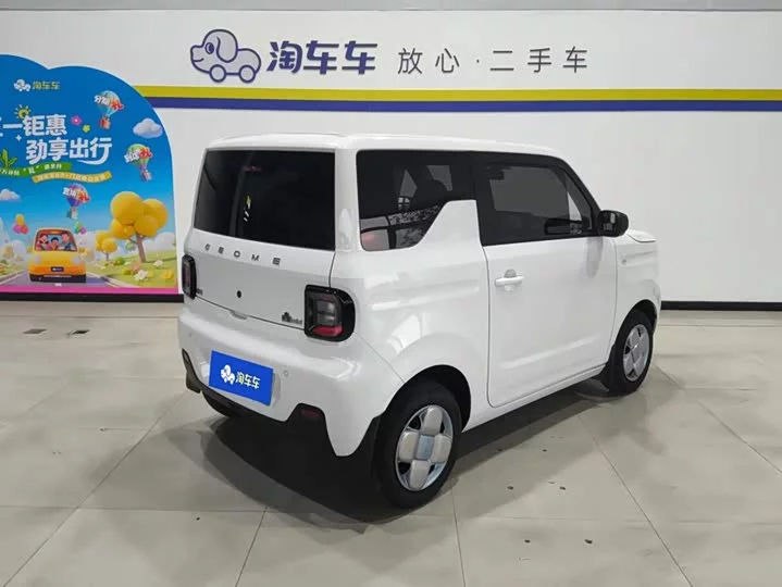Geely panda
